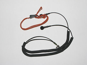 English: Ground bracelet or grounding strap, s... English: Ground bracelet or grounding strap, s...
